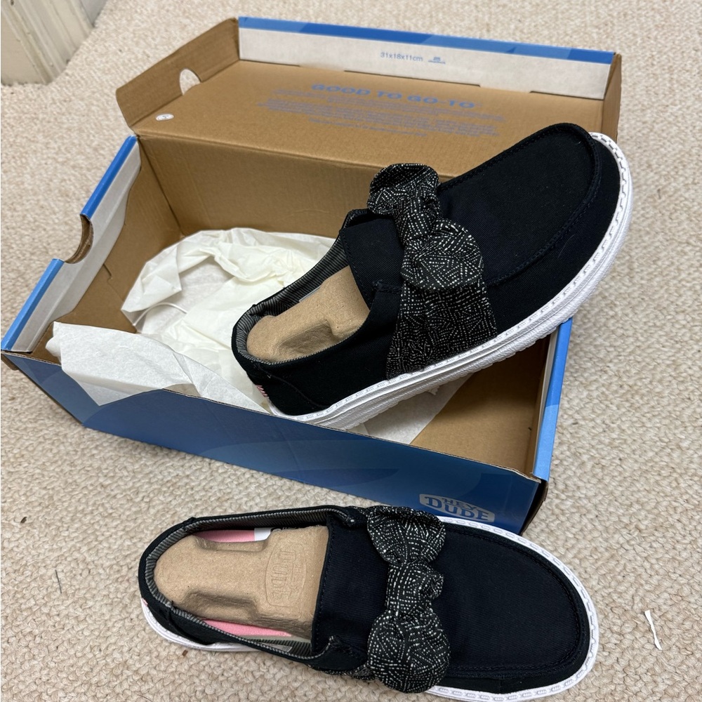 Hey Dude Wendy Bow Essentials Black Slip-On Shoes women’s size 5